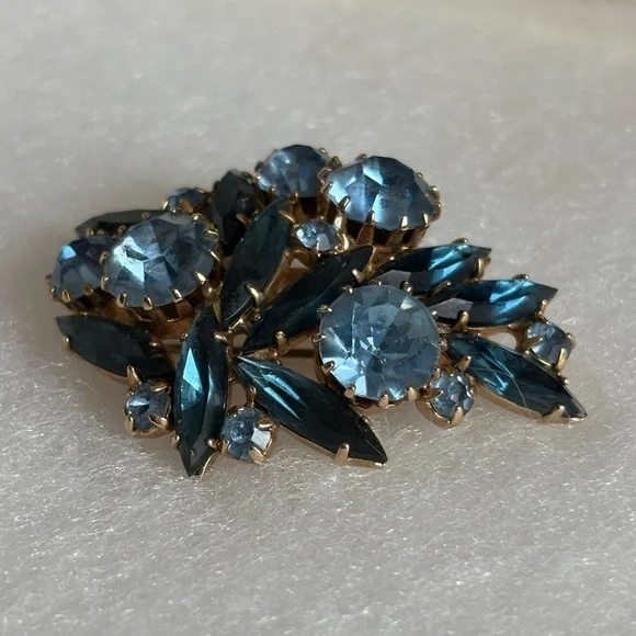 Blue Rhinestone Brooch Gold Tone Metal - Picture 6 of 6